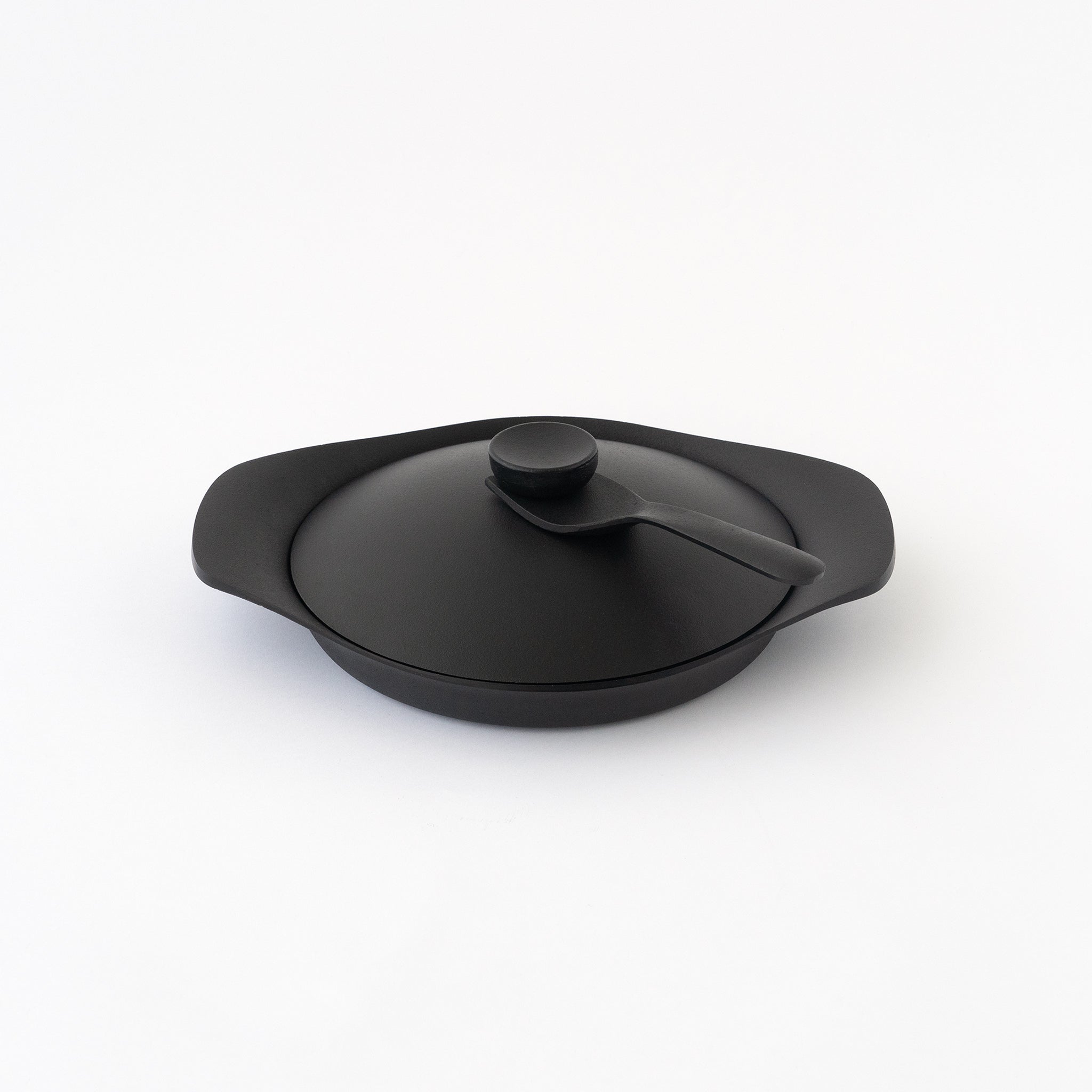 SORI YANAGI / CAST IRON GRILL PAN WITH LID AND HANDLE the hub