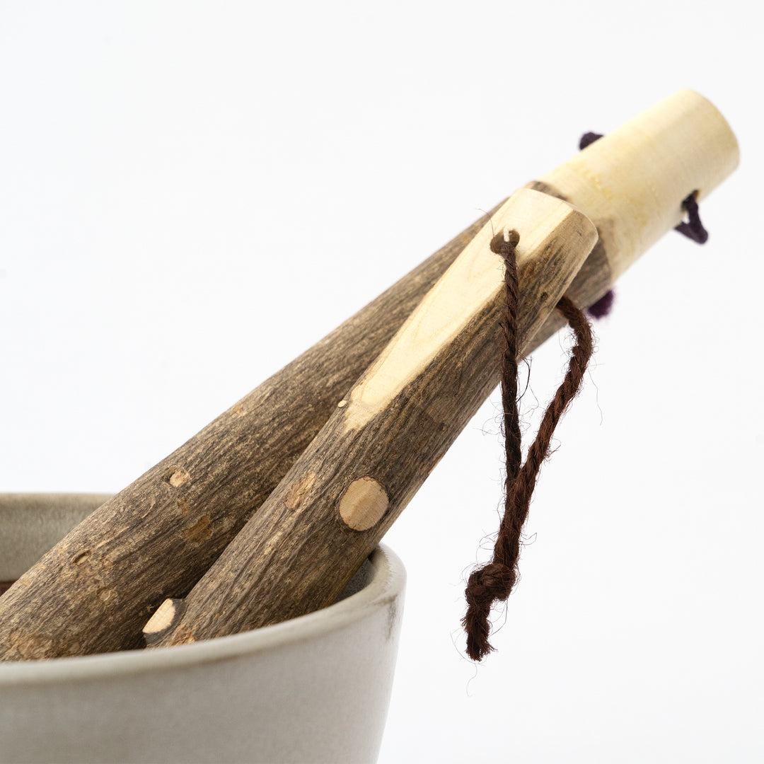 SURI / WOODEN PESTLES