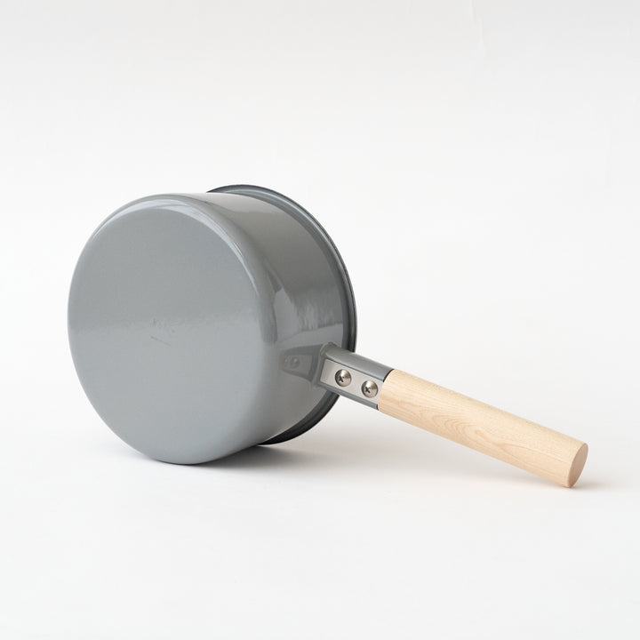 KAICO ENAMEL PAN WITH LID AND WOODEN HANDLE GRAY