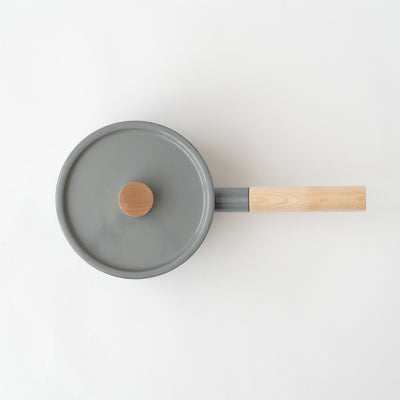 KAICO ENAMEL PAN WITH LID AND WOODEN HANDLE GRAY