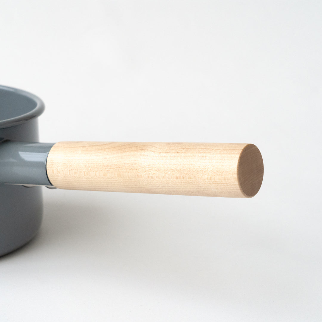 KAICO ENAMEL PAN WITH LID AND WOODEN HANDLE GRAY