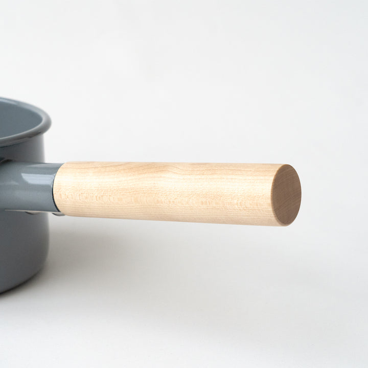 KAICO ENAMEL PAN WITH LID AND WOODEN HANDLE GRAY