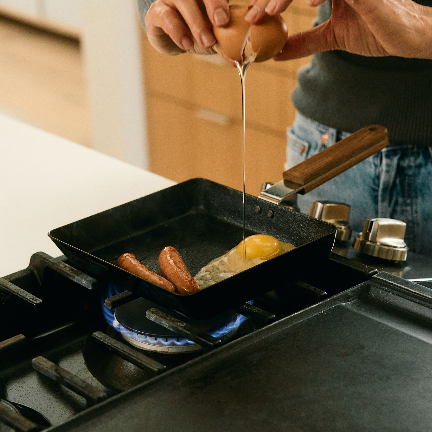 AMBAI / TAMAGOYAKI IRON PAN WITH TEAK HANDLE