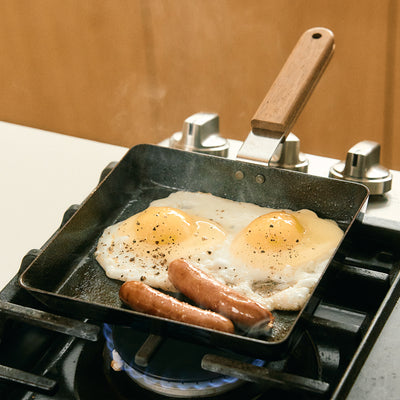 AMBAI / TAMAGOYAKI IRON PAN WITH TEAK HANDLE