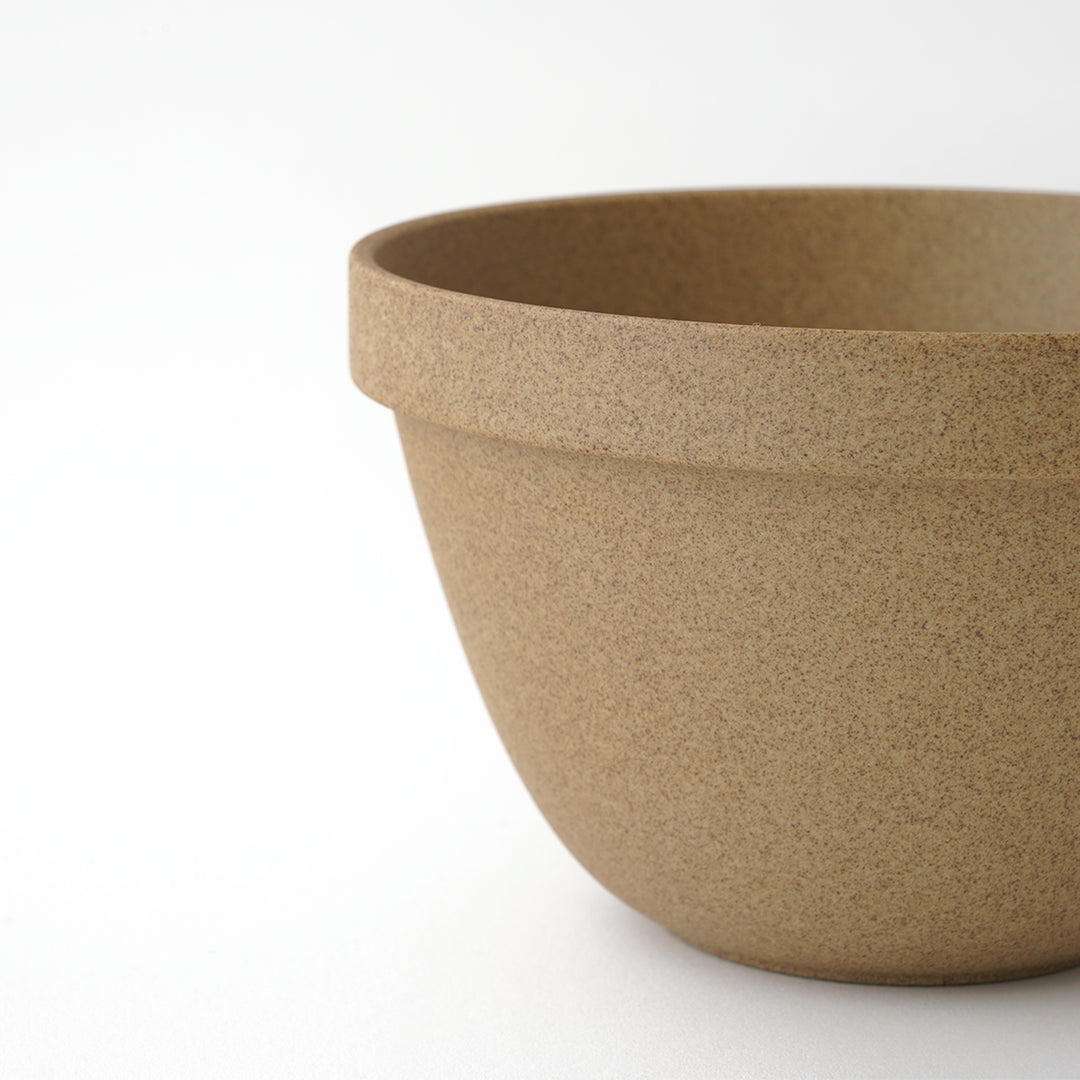 HASAMI PORCELAIN / DEEP ROUND BOWL / NATURAL / 5 5/8" DIA x 3 1/2"