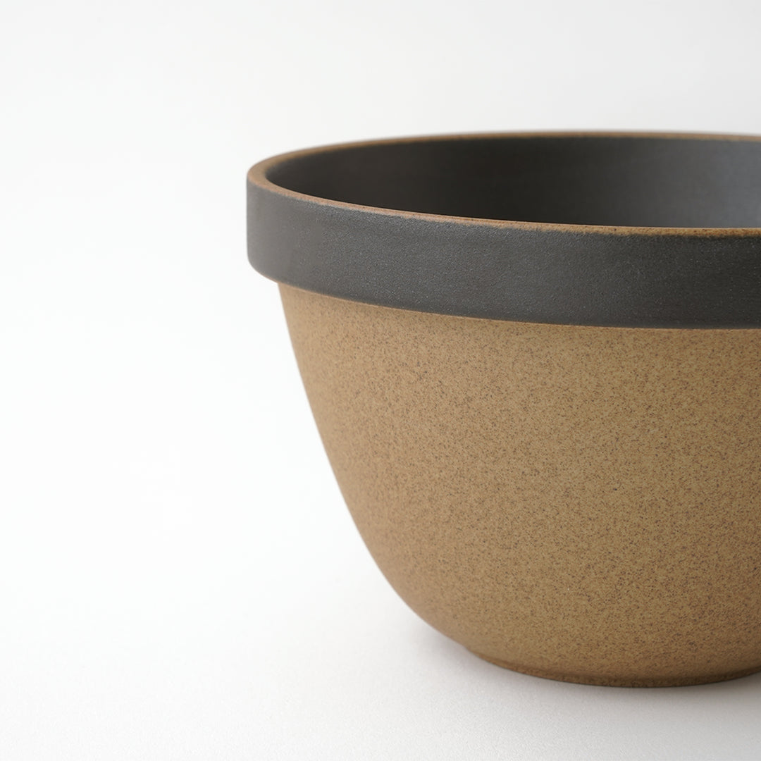 HASAMI PORCELAIN / DEEP ROUND BOWL / BLACK / 5 5/8" DIA x 3 1/2"