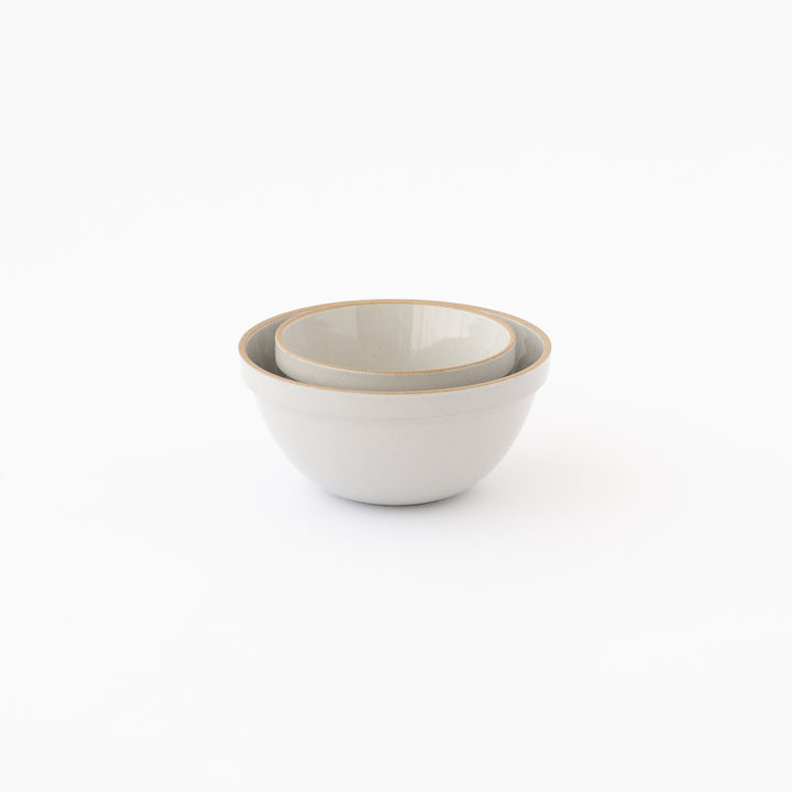 HASAMI PORCELAIN / DEEP ROUND BOWL / GLOSS GRAY / 5 5/8" DIA x 3 1/2"