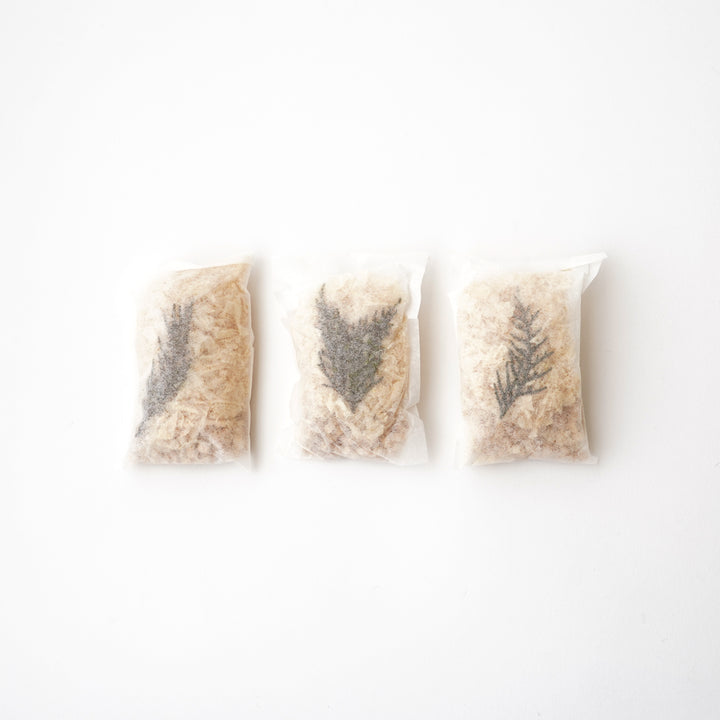 TOSARYU / HINOKI FLAKE SCENT BAGS (3 PCS)