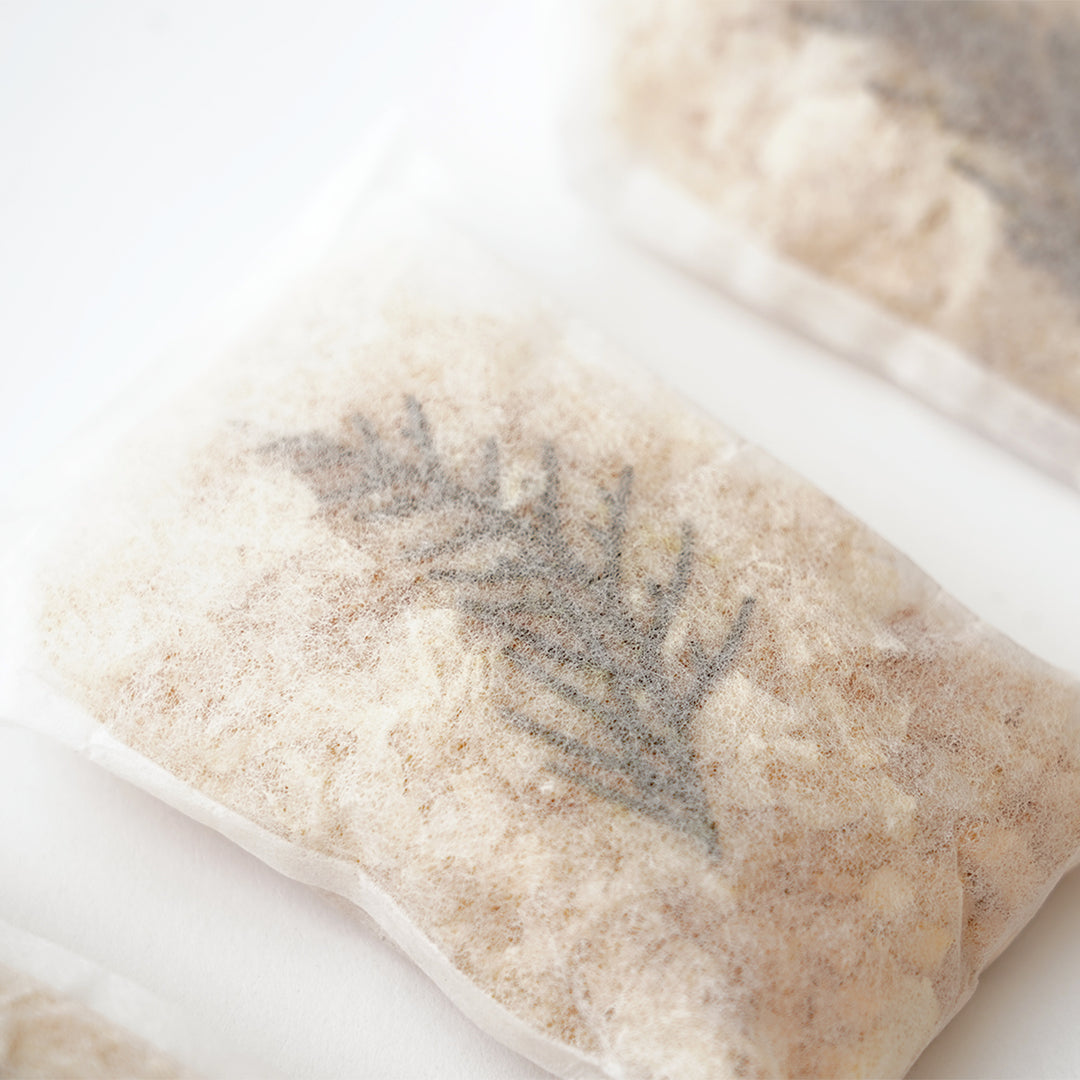 TOSARYU / HINOKI FLAKE SCENT BAGS (3 PCS)
