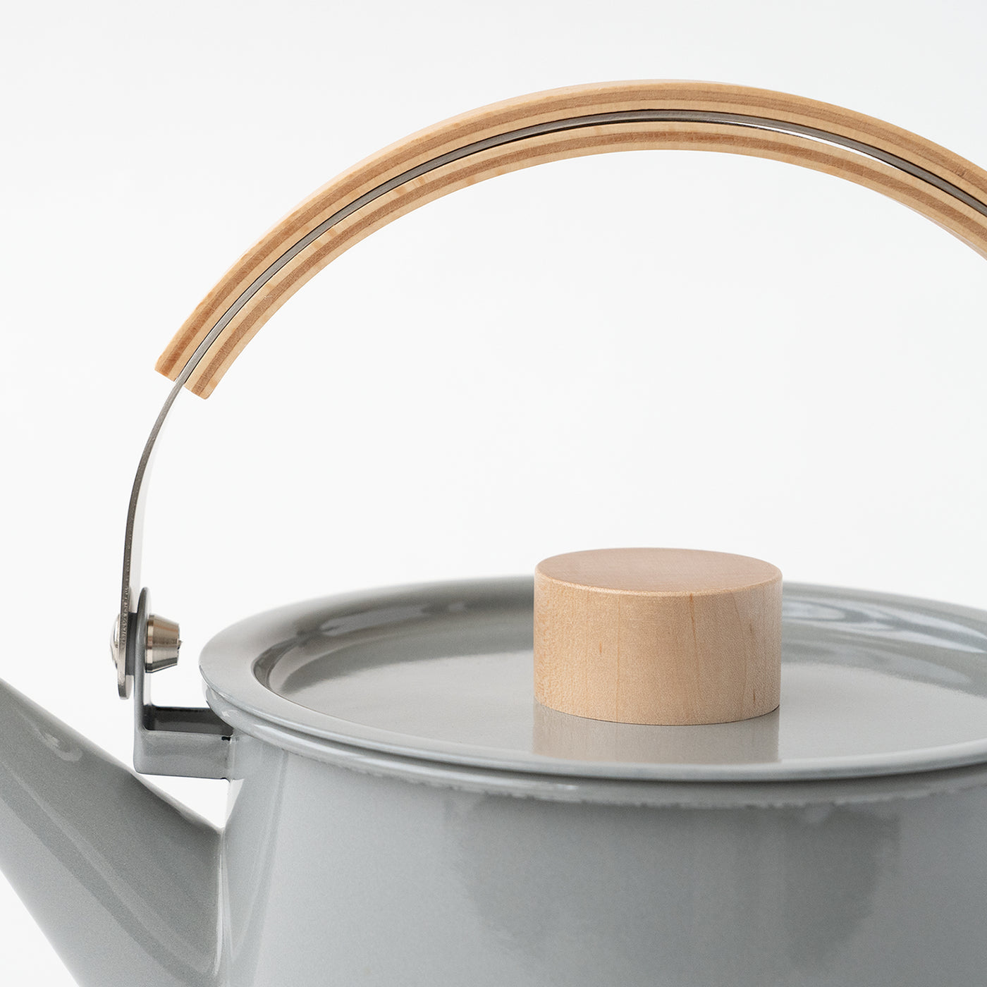 KAICO ENAMEL KETTLE WITH WOODEN HANDLE GRAY