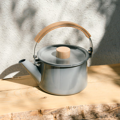 KAICO / ENAMEL KETTLE WITH WOODEN HANDLE / GRAY