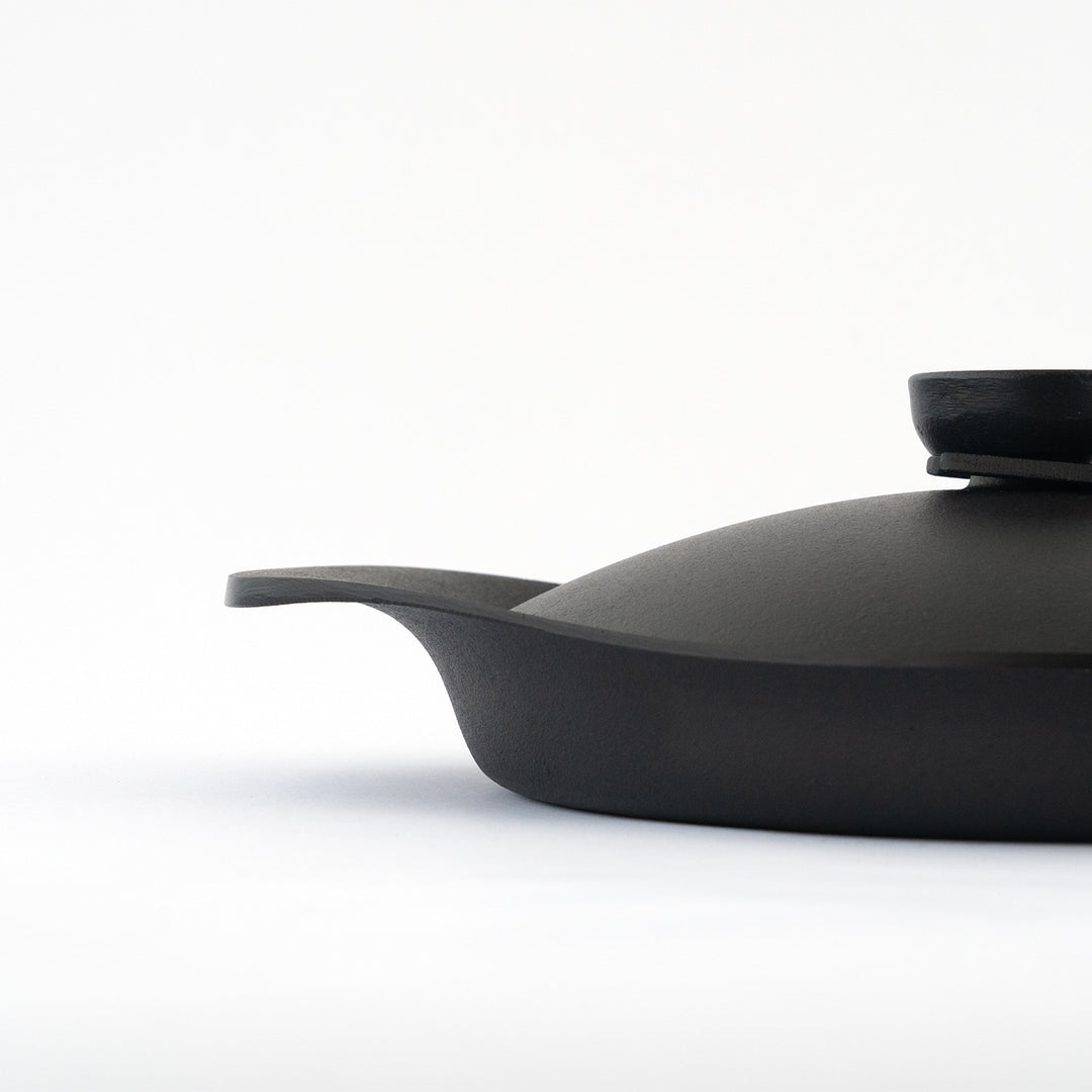 SORI YANAGI / CAST IRON GRILL PAN WITH LID AND HANDLE