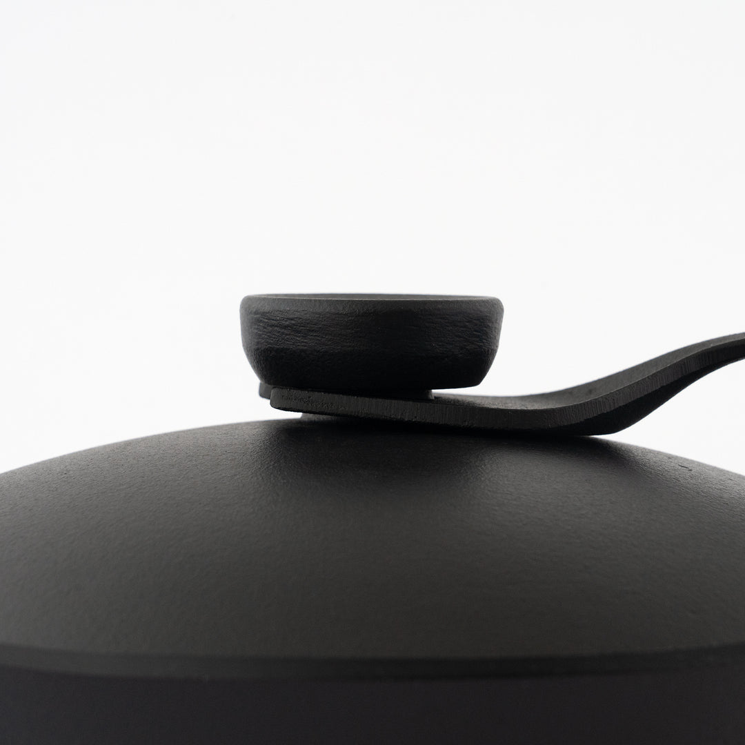 SORI YANAGI / CAST IRON DEEP PAN WITH LID AND HANDLE