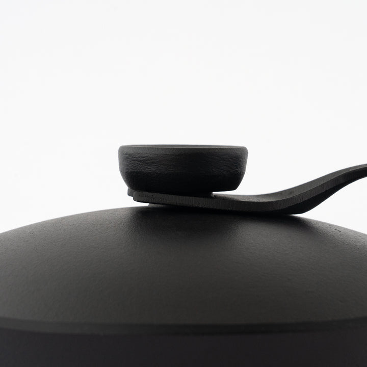 SORI YANAGI / CAST IRON DEEP PAN WITH LID AND HANDLE