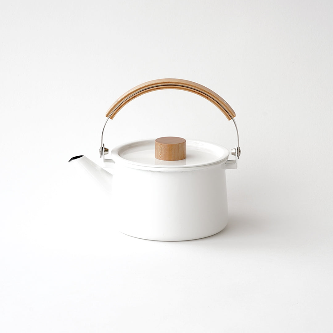 KAICO ENAMEL KETTLE WITH WOODEN HANDLE WHITE