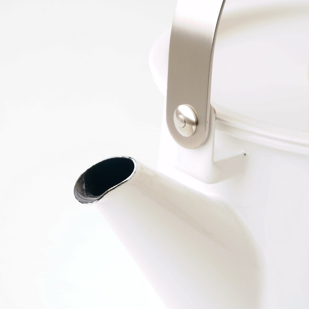 KAICO ENAMEL KETTLE WITH WOODEN HANDLE WHITE