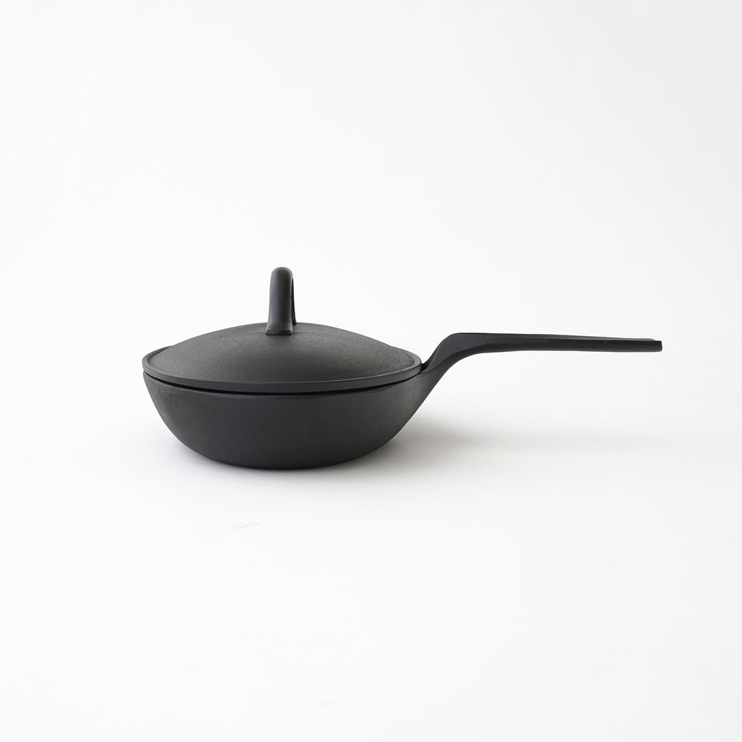 RIKUCHO OGASAWARA / CAST IRON FISH PAN WITH LID
