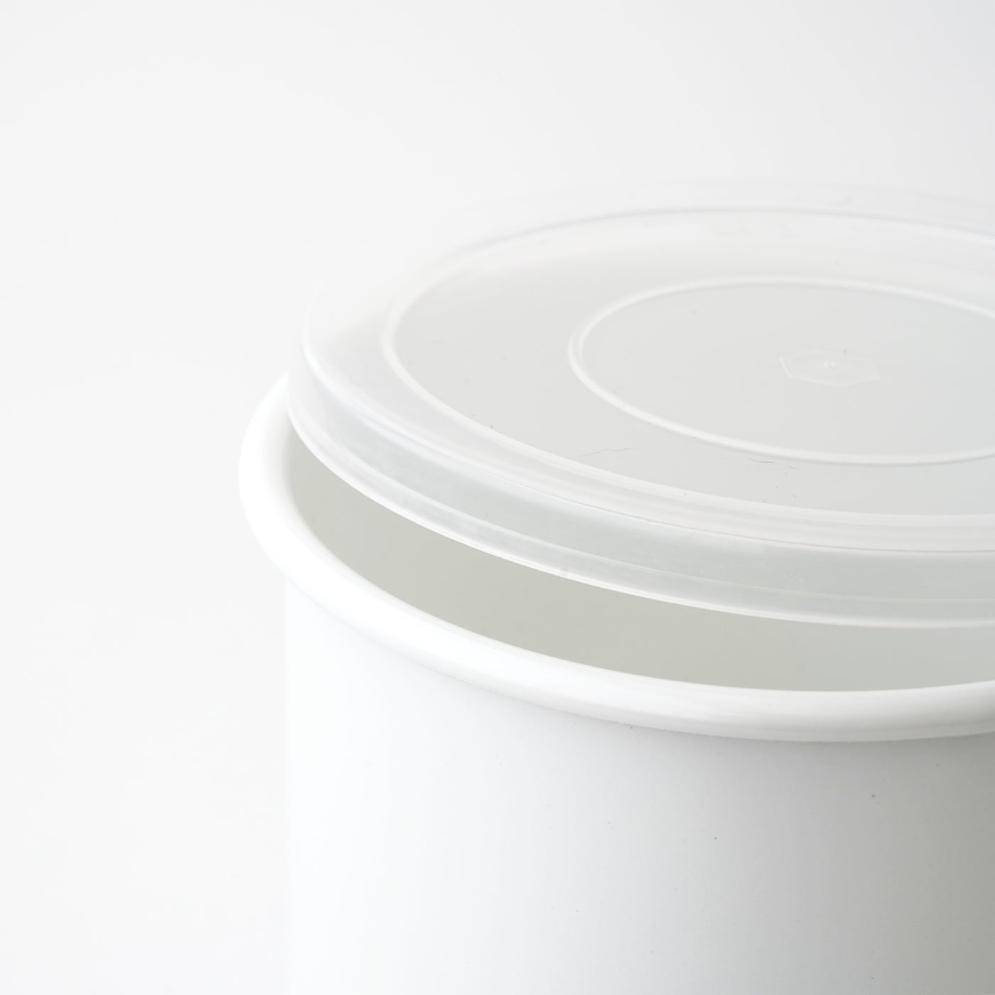 NODA HORO / ENAMEL CONTAINERS WITH LID AND HANDLE