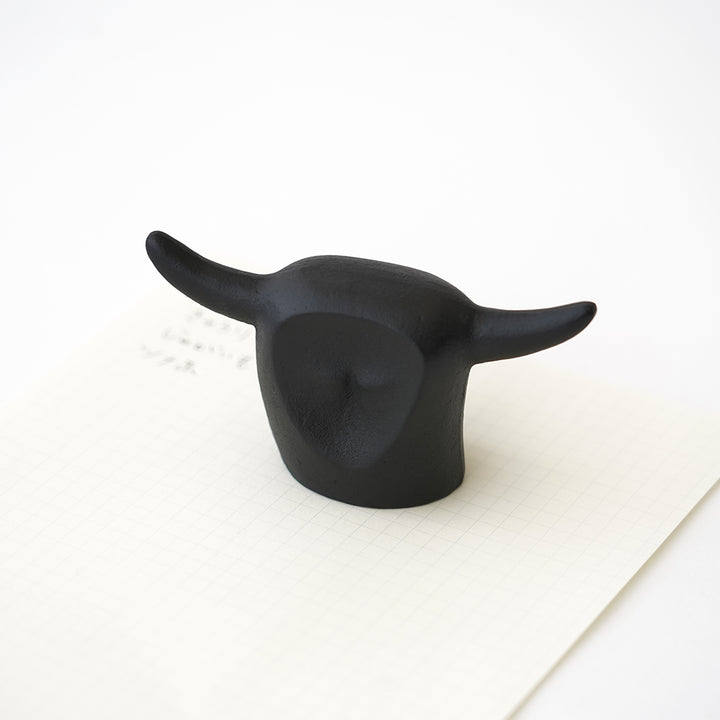 SUMITANI SABURO SHOTEN / CAST IRON COW PAPER WEIGHT